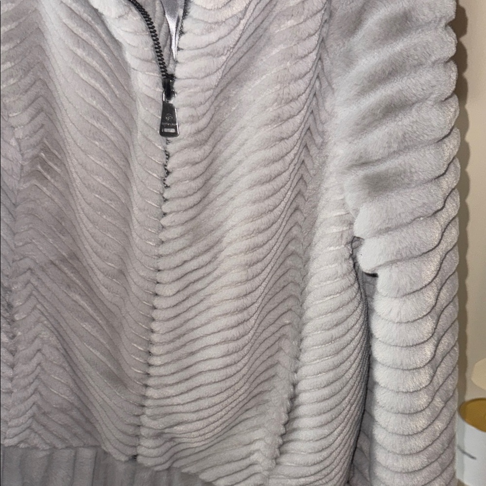 Bernardo Faux Fur 🧥 jacket - Picture 3 of 4